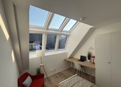 Pose de fenêtre de toit Velux lors d’un aménagement de grenier en Wallonie