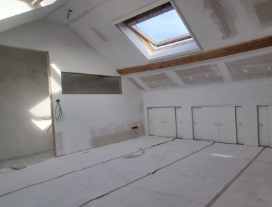 Aménagement d'un grenier à Charleroi - Vue globale de l'aménagement complet