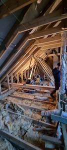 Aménagement d'un grenier à Nivelles - Début du dégagement du caisson lors de la transformation de charpente