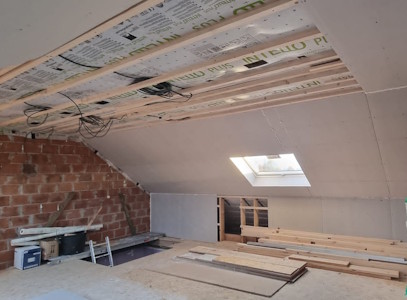 Aménagement d'un grenier à Nivelles - Pose des plaques de platre et réalisation des cloisons