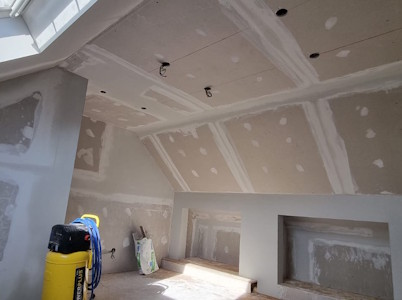 Aménagement d'un grenier à Wavre - Réalisation des enduits sur les plaques de plâtre