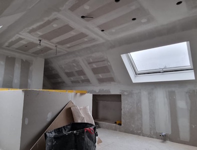 Aménagement d'un grenier à Wavre - Réalisation des enduits sur les plaques de plâtre (vue 2)