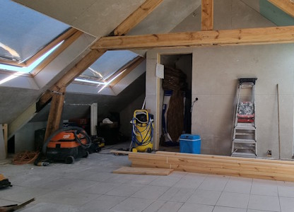 Aménagement d'un grenier à Braine L'Alleud - Placement dy gyproc aux velux