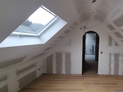 Aménagement d'un grenier à Mons - Pose du parquet dans la chambre